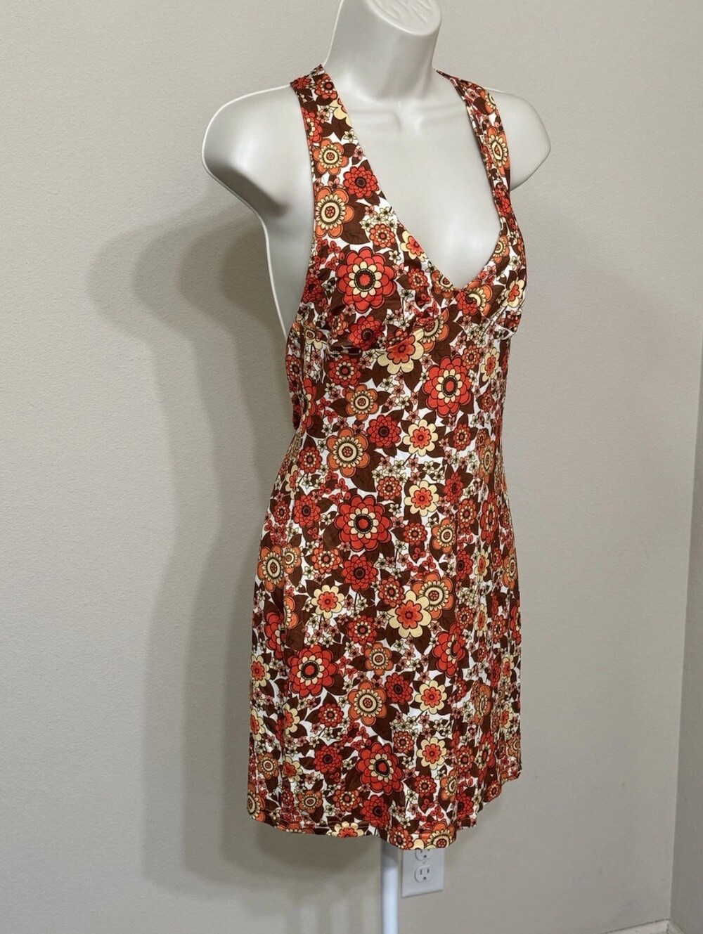 Retro Floral V-Neck Dress in Brown & Red - Picture 4 of 4